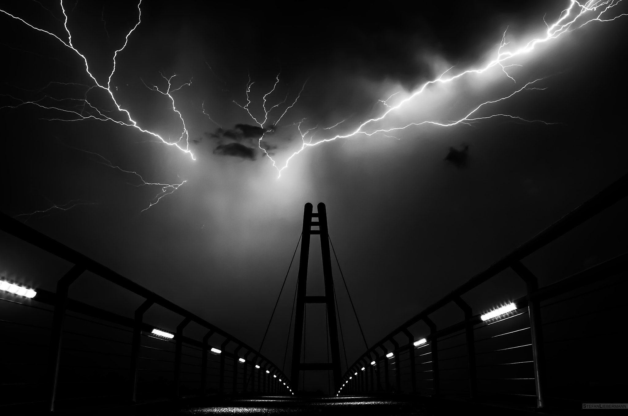 Canon EF 20-35mm F3.5-4.5 USM sample photo. Tesla bridge photography