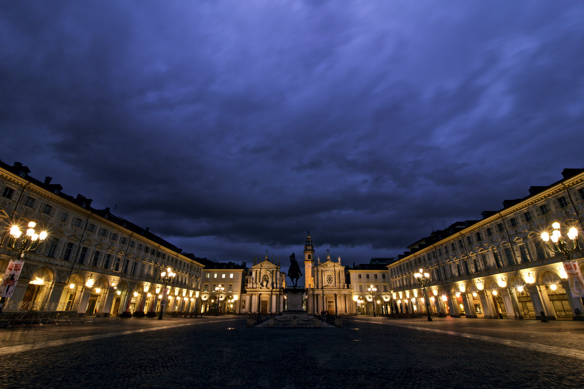 Canon EF-S 10-18mm F4.5–5.6 IS STM sample photo. Dramatic plaza photography