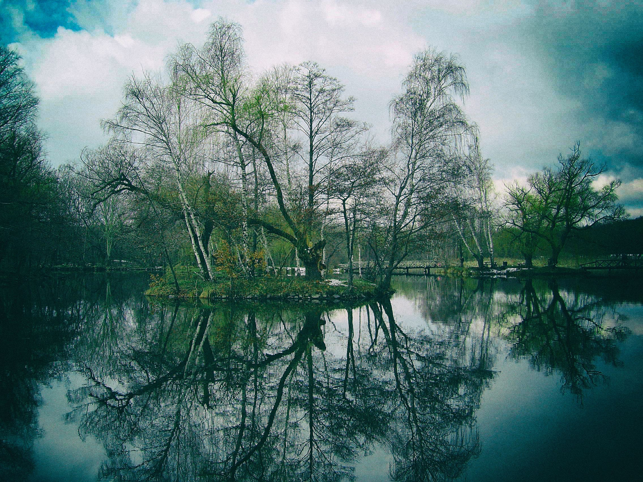 Samsung Digimax A400 sample photo. Reflection photography