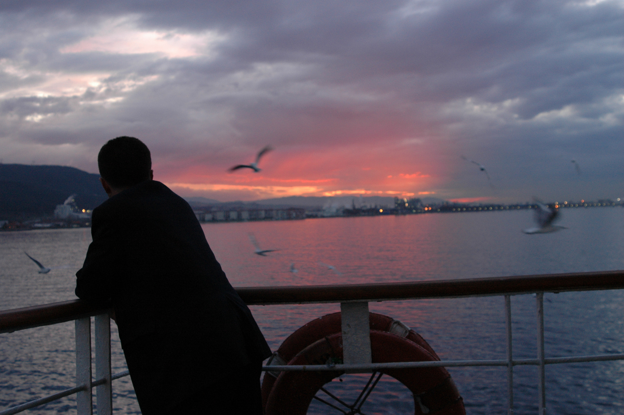 Nikon D70s + AF Zoom-Nikkor 28-100mm f/3.5-5.6G sample photo. Lonely man... photography