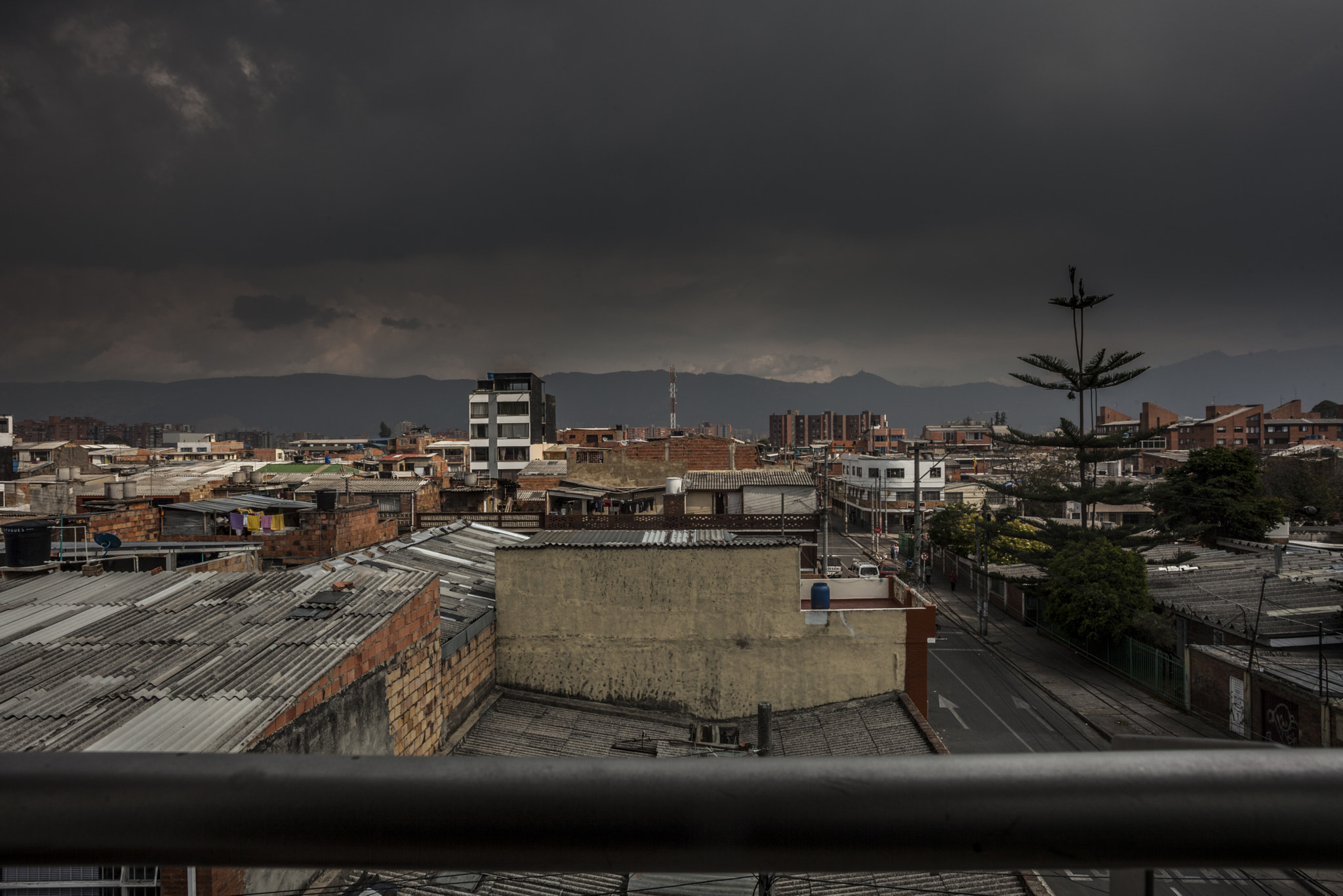 Canon EOS 5D Mark II + Canon EF 24mm F2.8 sample photo. Lluvia photography