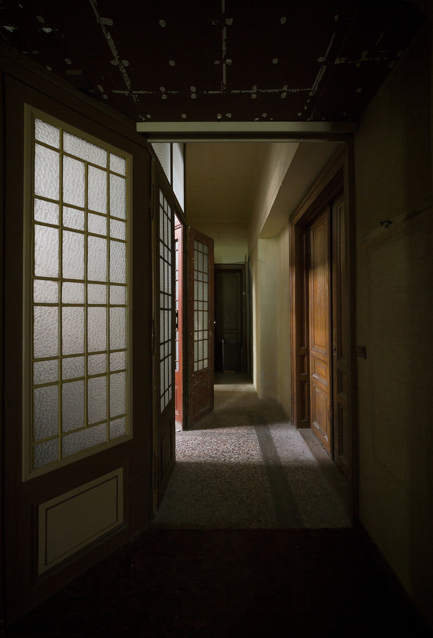 Sigma 8-16mm F4.5-5.6 DC HSM sample photo. At the end of the corridor photography