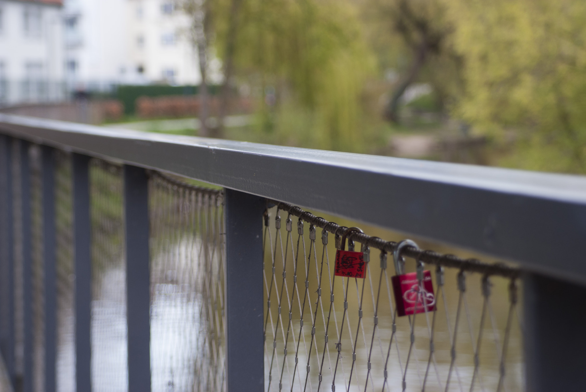 Sony Alpha DSLR-A300 + Vivitar 28-210mm F3.5-5.6 sample photo. Locked love photography