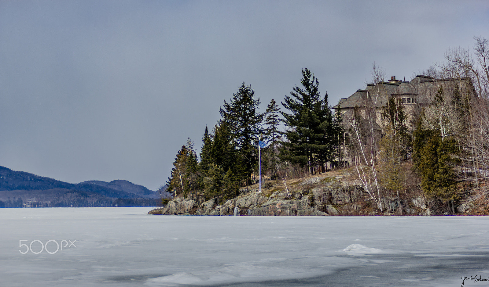 Canon EOS 550D (EOS Rebel T2i / EOS Kiss X4) sample photo. Isolated in fir photography