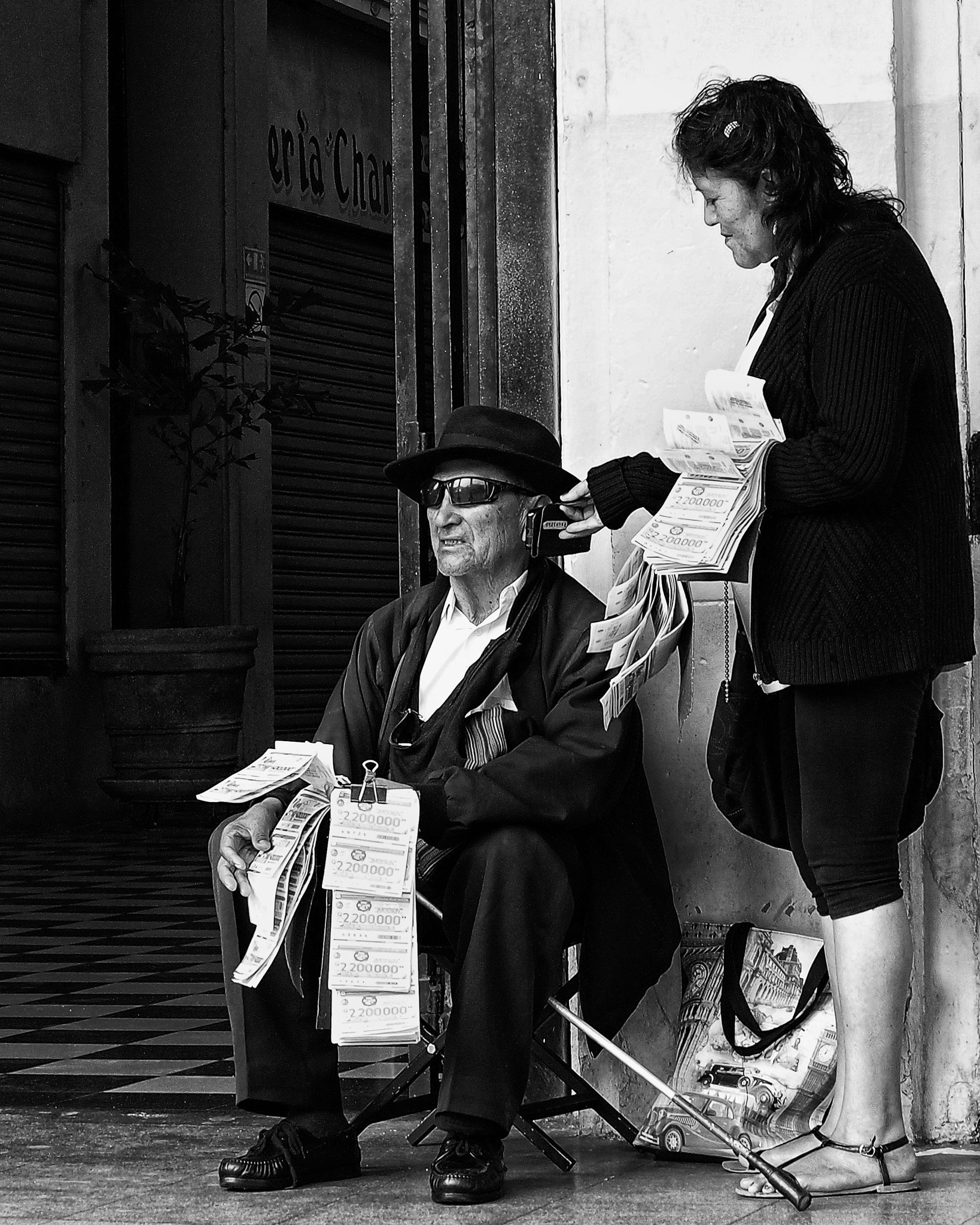 Olympus PEN E-PM1 sample photo. Lottery salesman on the phone photography