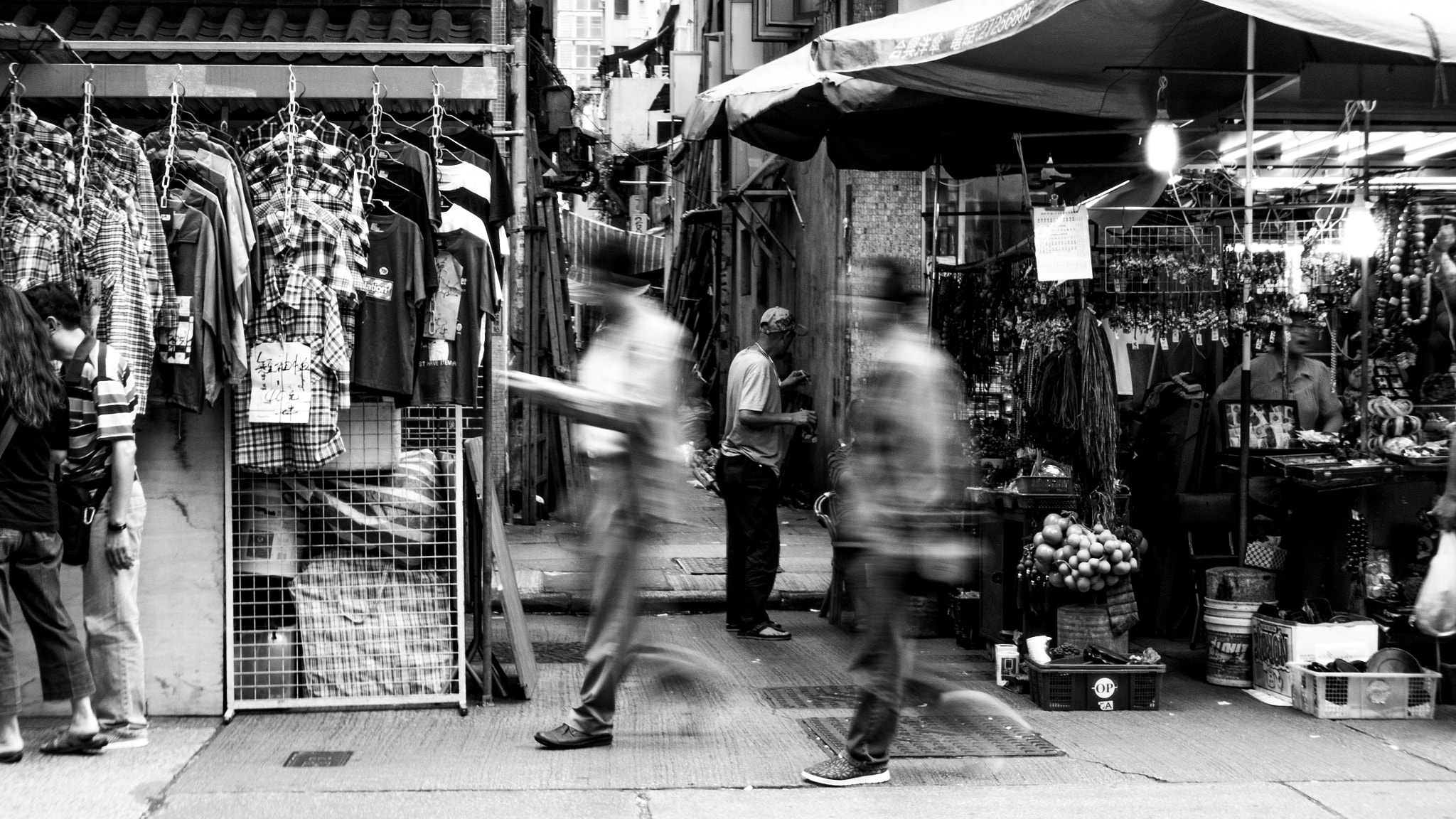 Olympus OM-D E-M5 + Olympus M.Zuiko Digital 25mm F1.8 sample photo. Men waking trough the market streets at sham shui photography