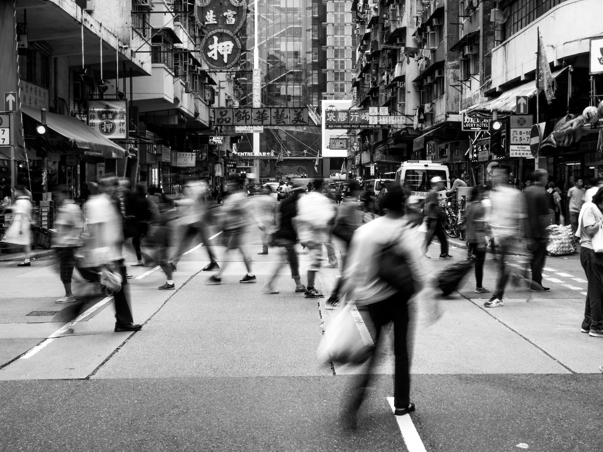Olympus OM-D E-M5 + Olympus M.Zuiko Digital 25mm F1.8 sample photo. Street crossing at sham shui po, hong kong photography