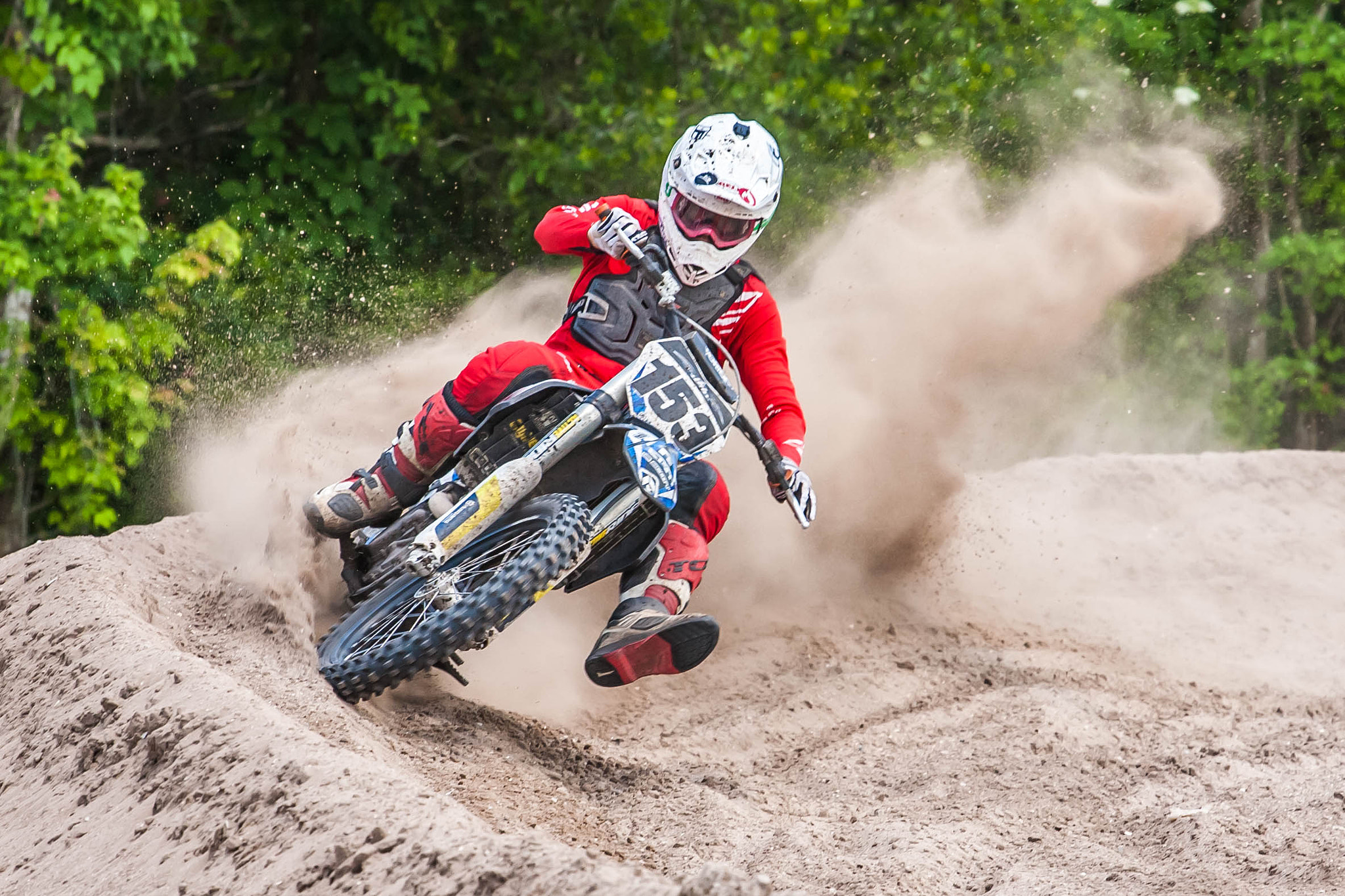 Canon EOS-1D Mark II N sample photo. Kicking dirt photography