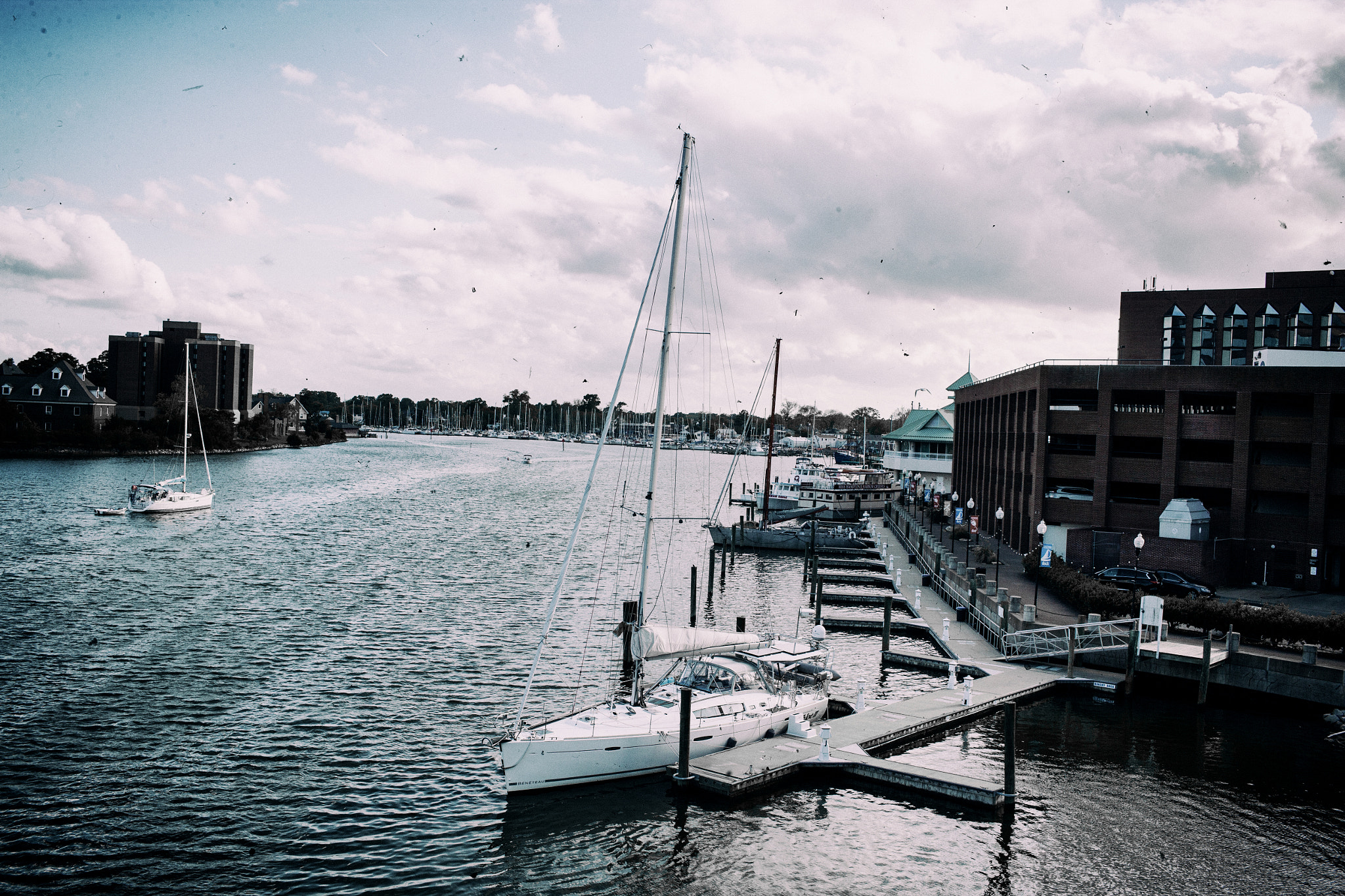 Canon EF 35mm F1.4L USM sample photo. Hampton city photography