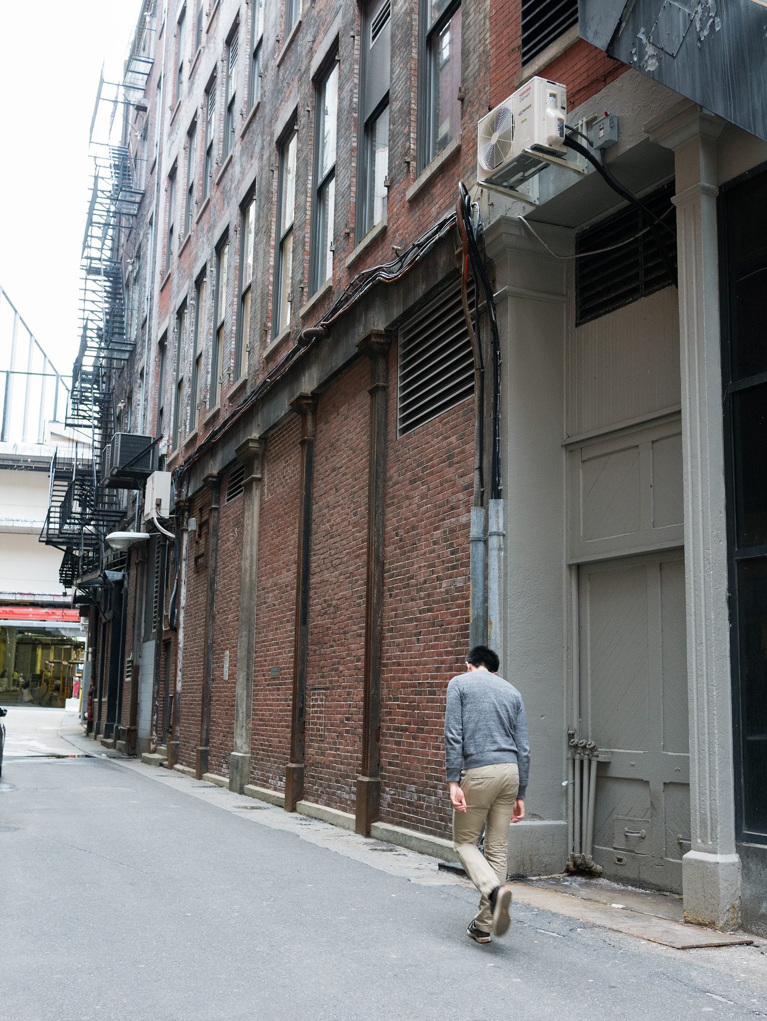 Panasonic Lumix DMC-GX7 + Panasonic Lumix G 20mm F1.7 ASPH sample photo. Lone stroll photography