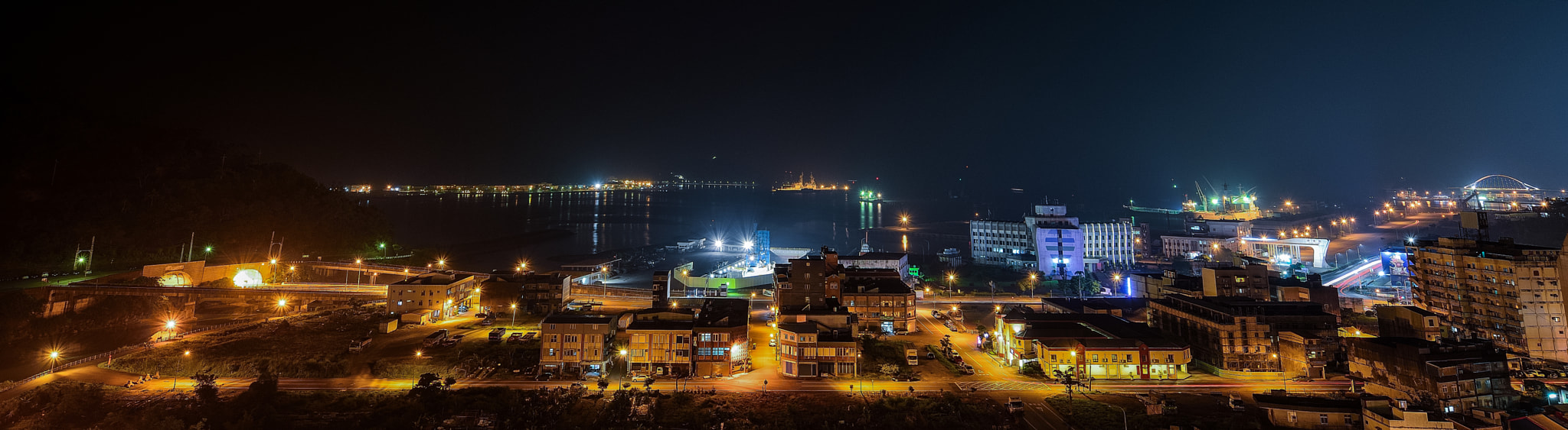 Nikon AF-S Nikkor 18-35mm F3.5-4.5G ED sample photo. Harbor photography