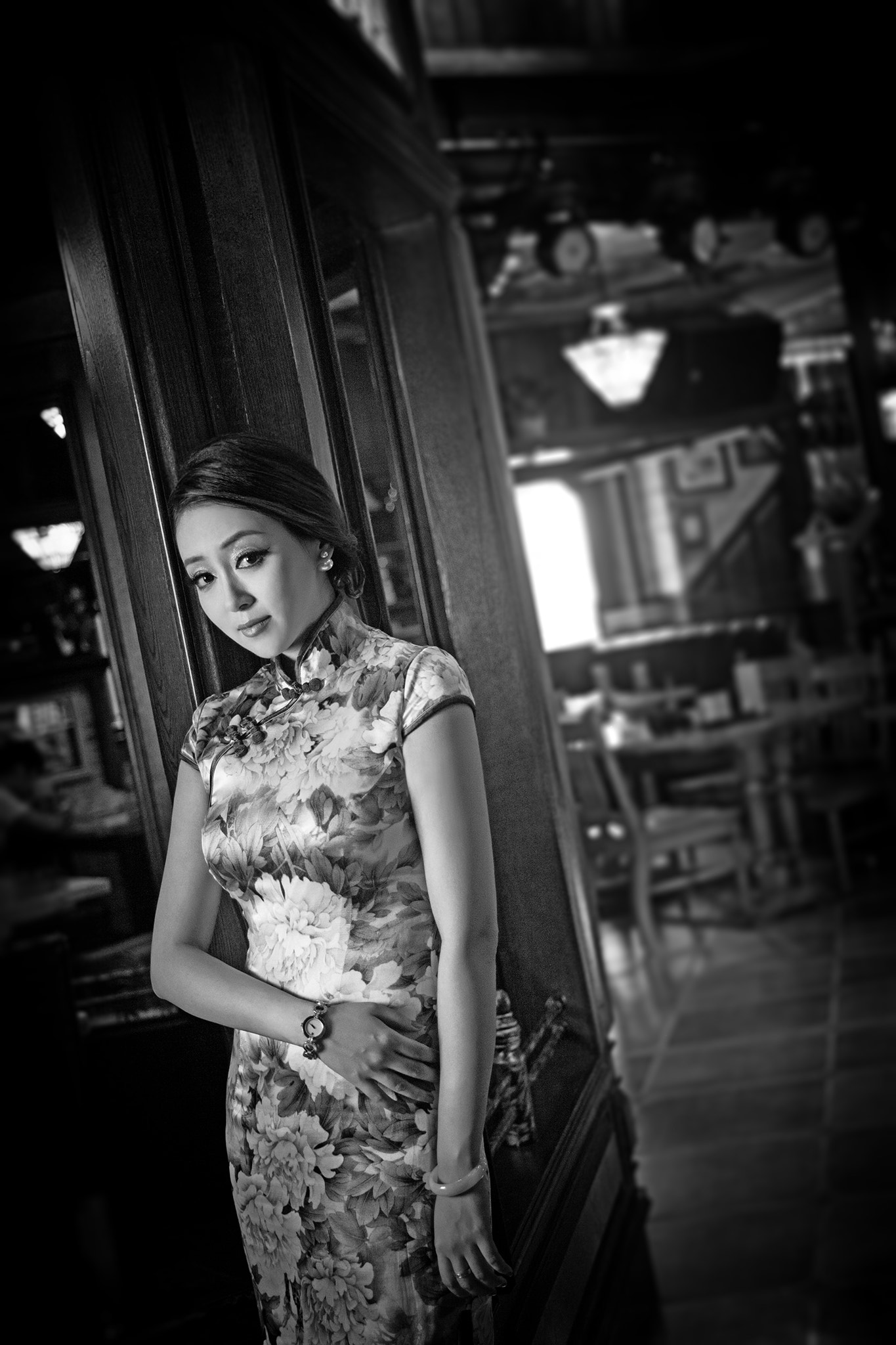 Canon EF 28-80mm f/2.8-4L sample photo. Chinese woman photography