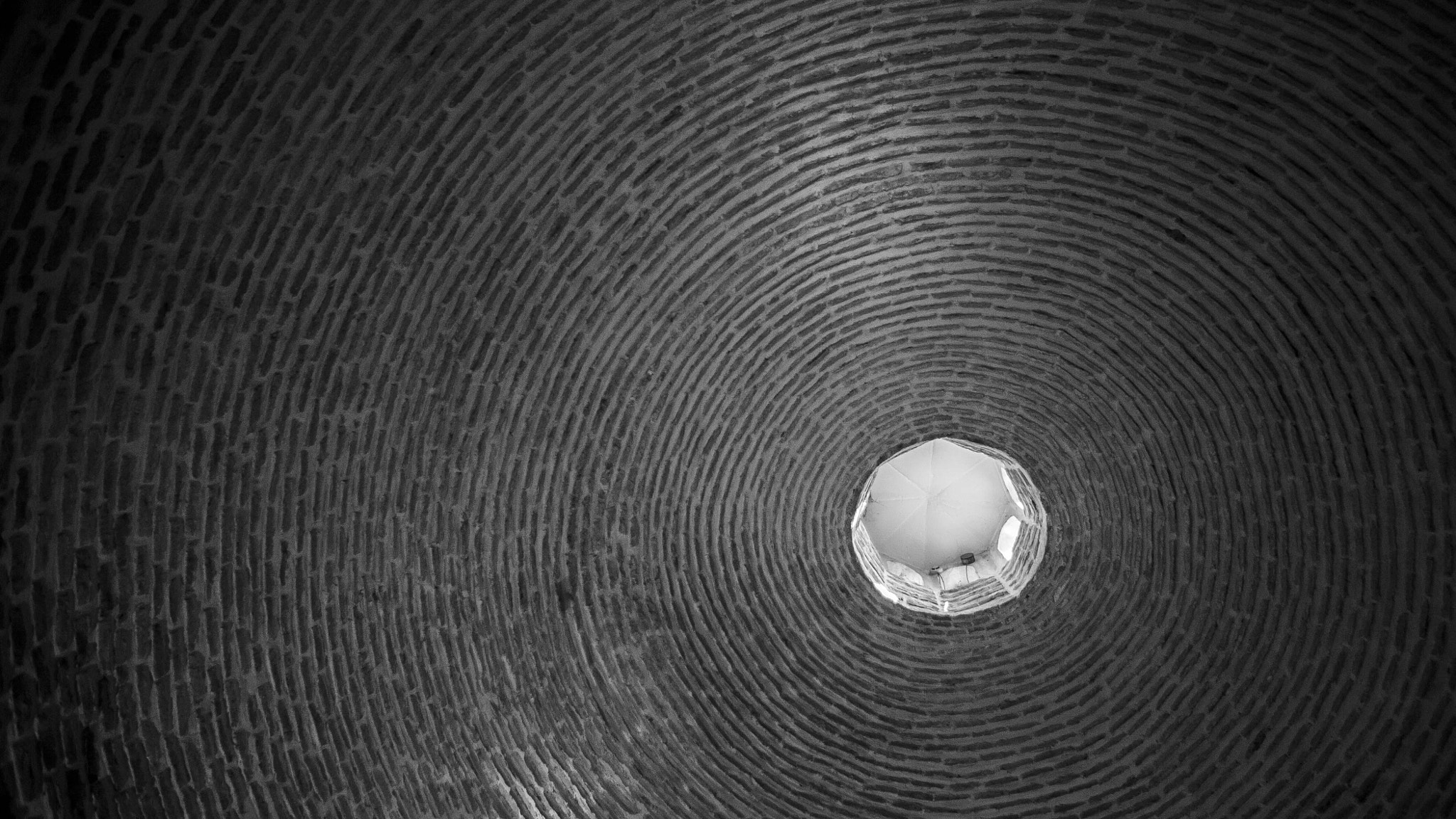 Tamron AF 19-35mm f/3.5-4.5 sample photo. Desaturated photography