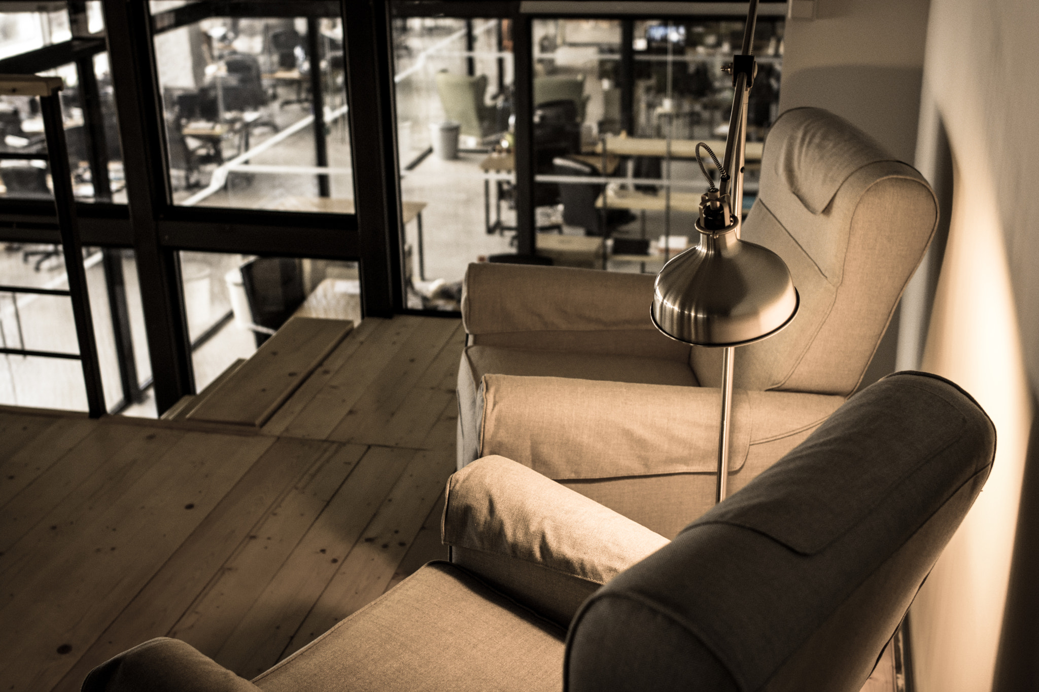 Nikon D5200 + Nikon AF-S Nikkor 28mm F1.8G sample photo. Coworking space by puzl photography