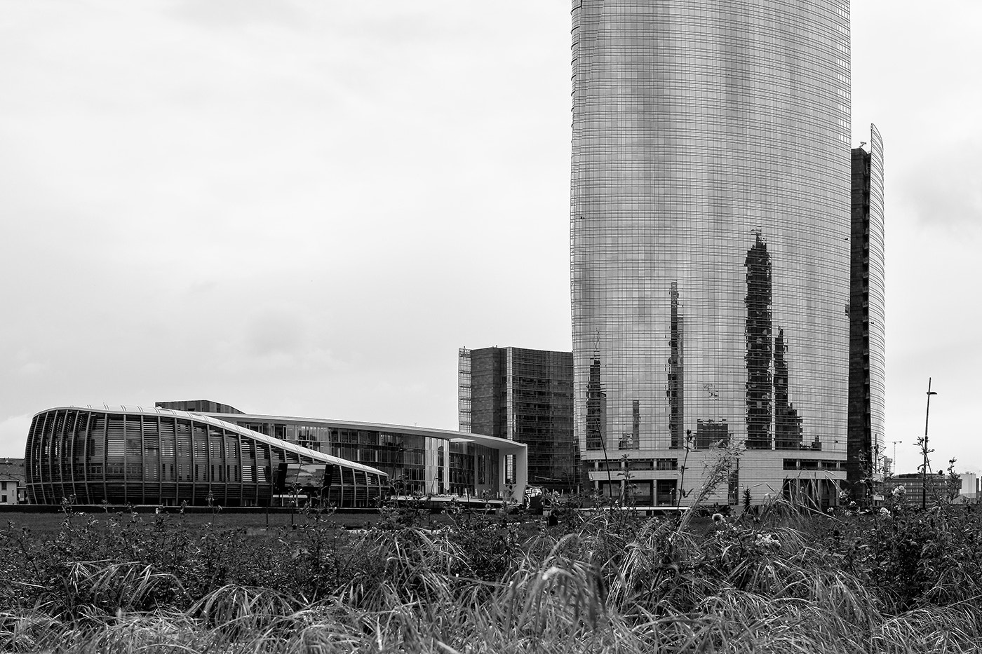 Nikon 1 Nikkor 18.5mm F1.8 sample photo. Piazza gae aulenti - porta nuova photography