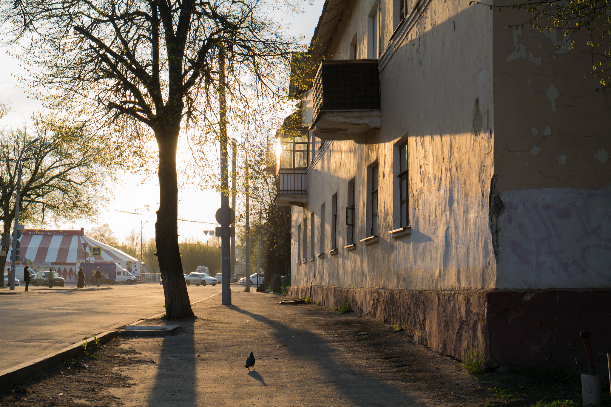 Samsung NX300 + Samsung NX 30mm F2 Pancake sample photo. On an evening street photography