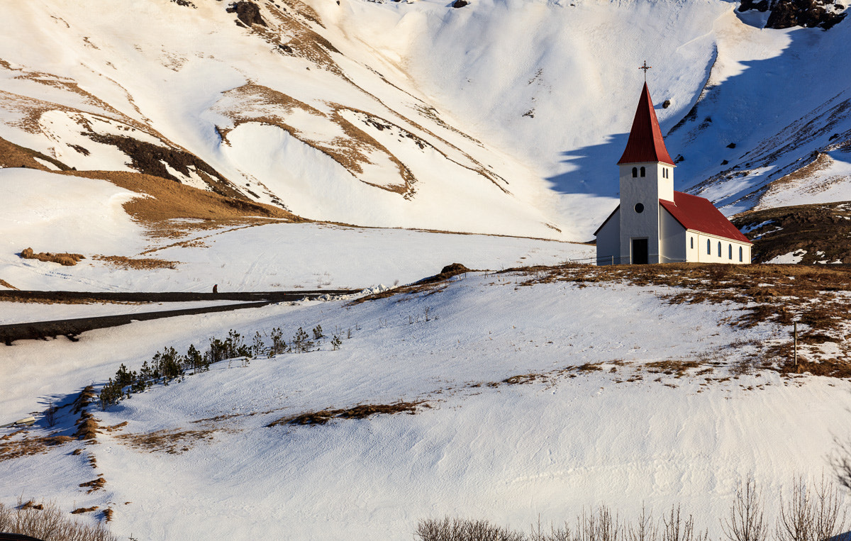 Canon EOS 5DS + Canon EF 70-200mm F4L IS USM sample photo. Vík church photography