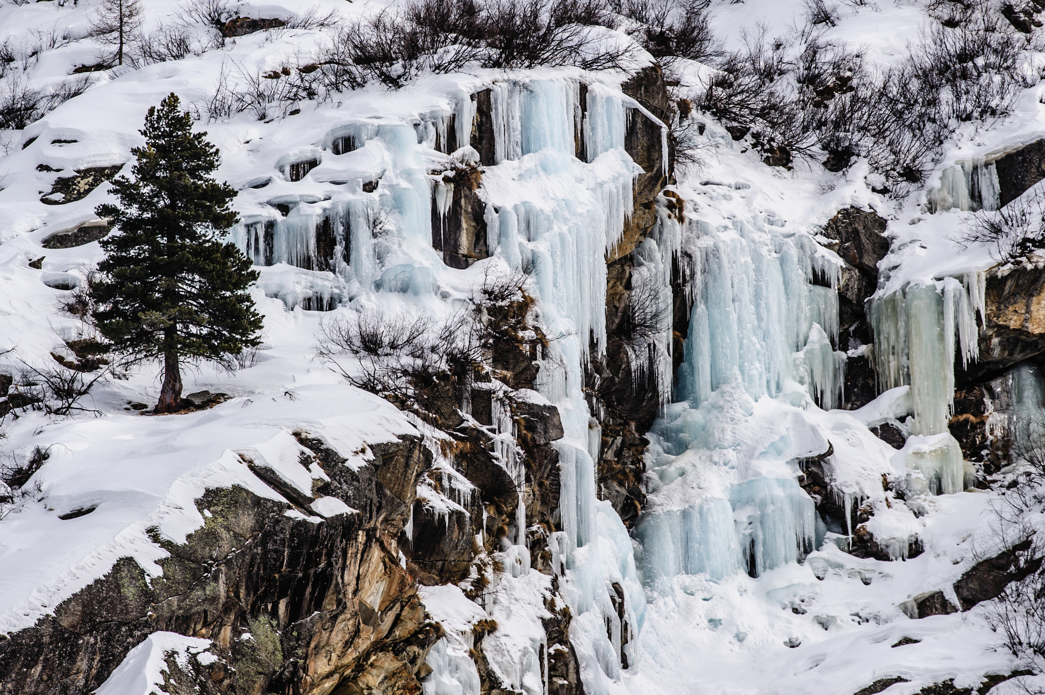 Nikon D700 + Nikon AF-S Nikkor 300mm F4D ED-IF sample photo. Winter in valsavaranche photography