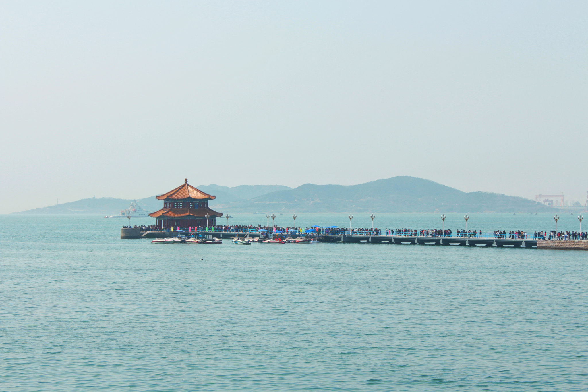 Canon EOS 650D (EOS Rebel T4i / EOS Kiss X6i) sample photo. Zhanqiao in tsingtao. 青岛的栈桥。 photography