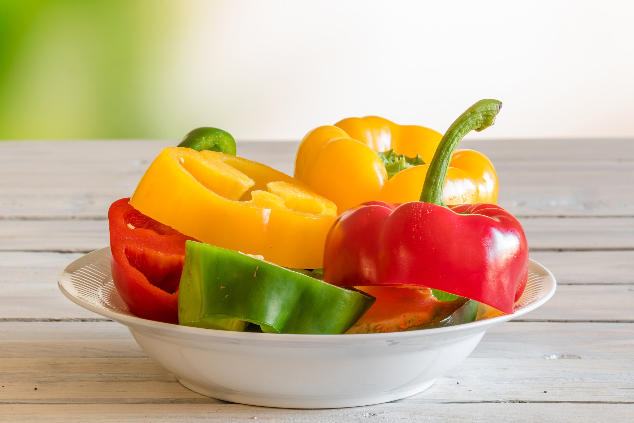 Sony 70-400mm F4-5.6 G SSM II sample photo. Pepper dish on a wooden table photography