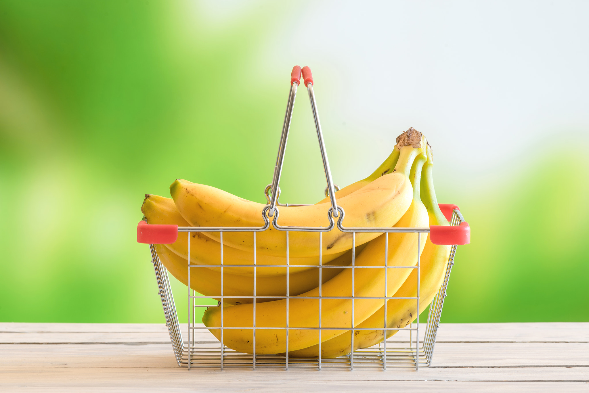 Sony 70-400mm F4-5.6 G SSM II sample photo. Bananas in a shopping cart photography