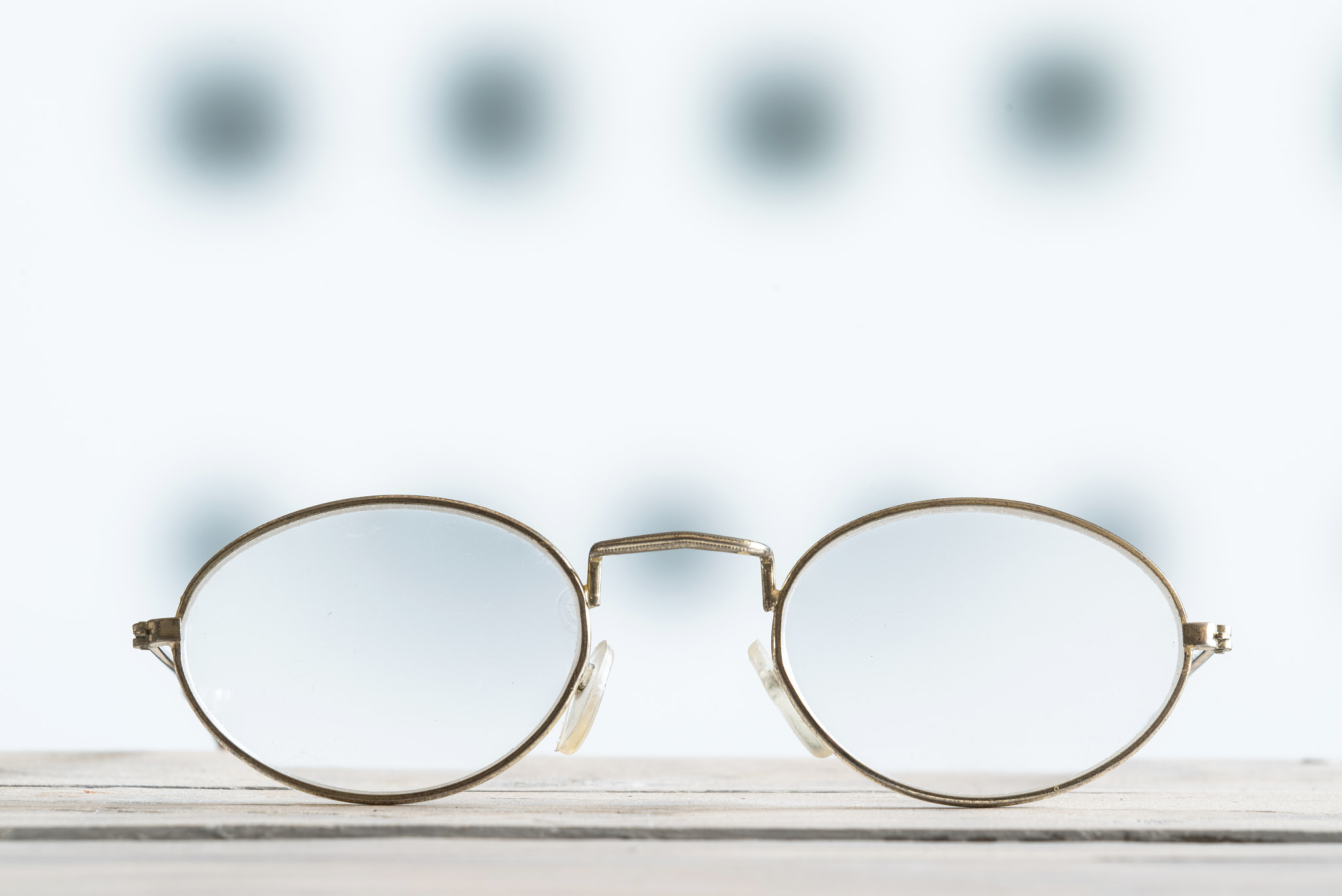 Sony 70-400mm F4-5.6 G SSM II sample photo. Glasses on a table with blurry background photography