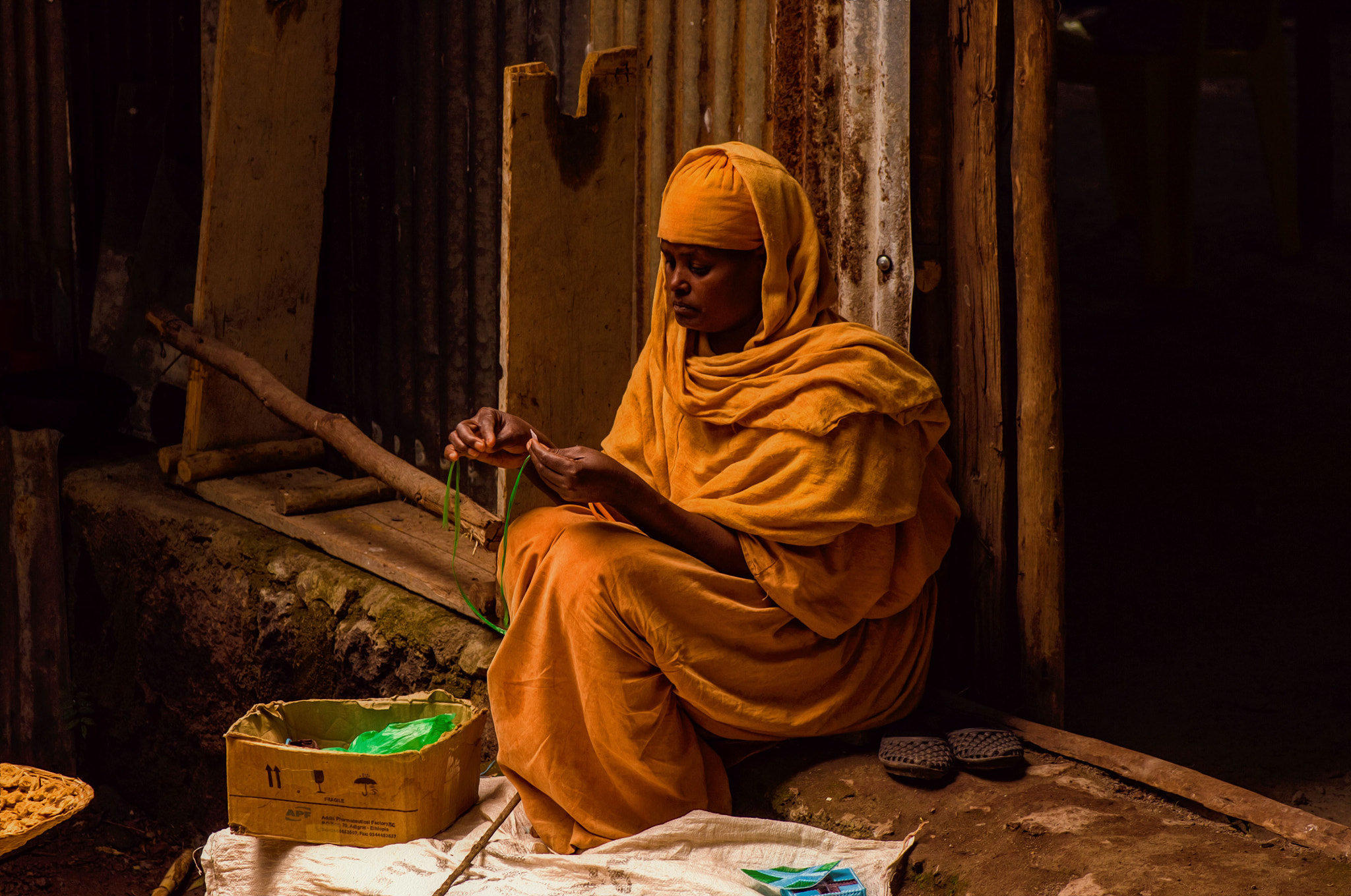 Nikon D2X sample photo. “yellow woman” photography