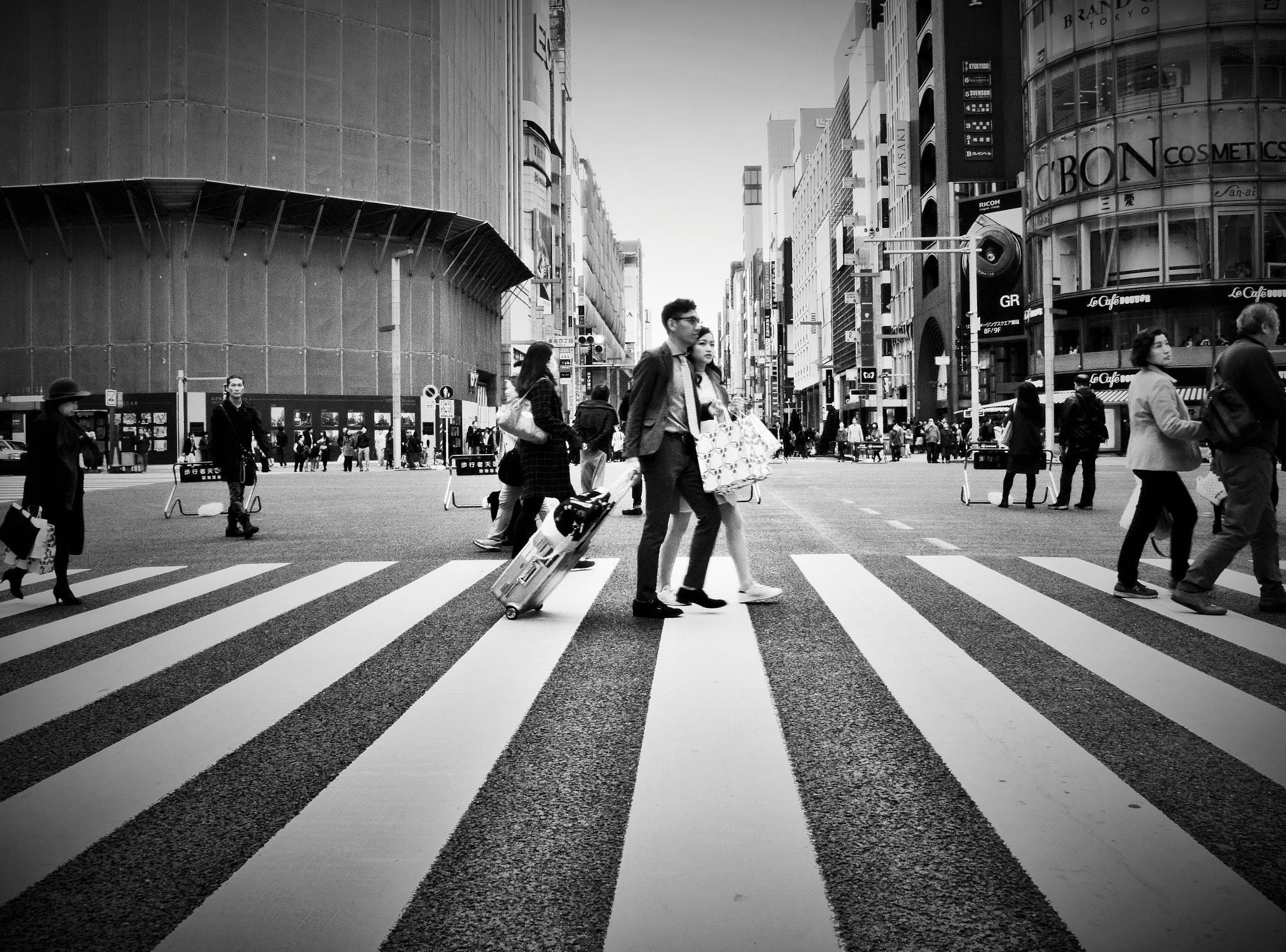 Sigma 17-70mm F2.8-4 DC Macro OS HSM | C sample photo. Ginza,tokyo walk photography