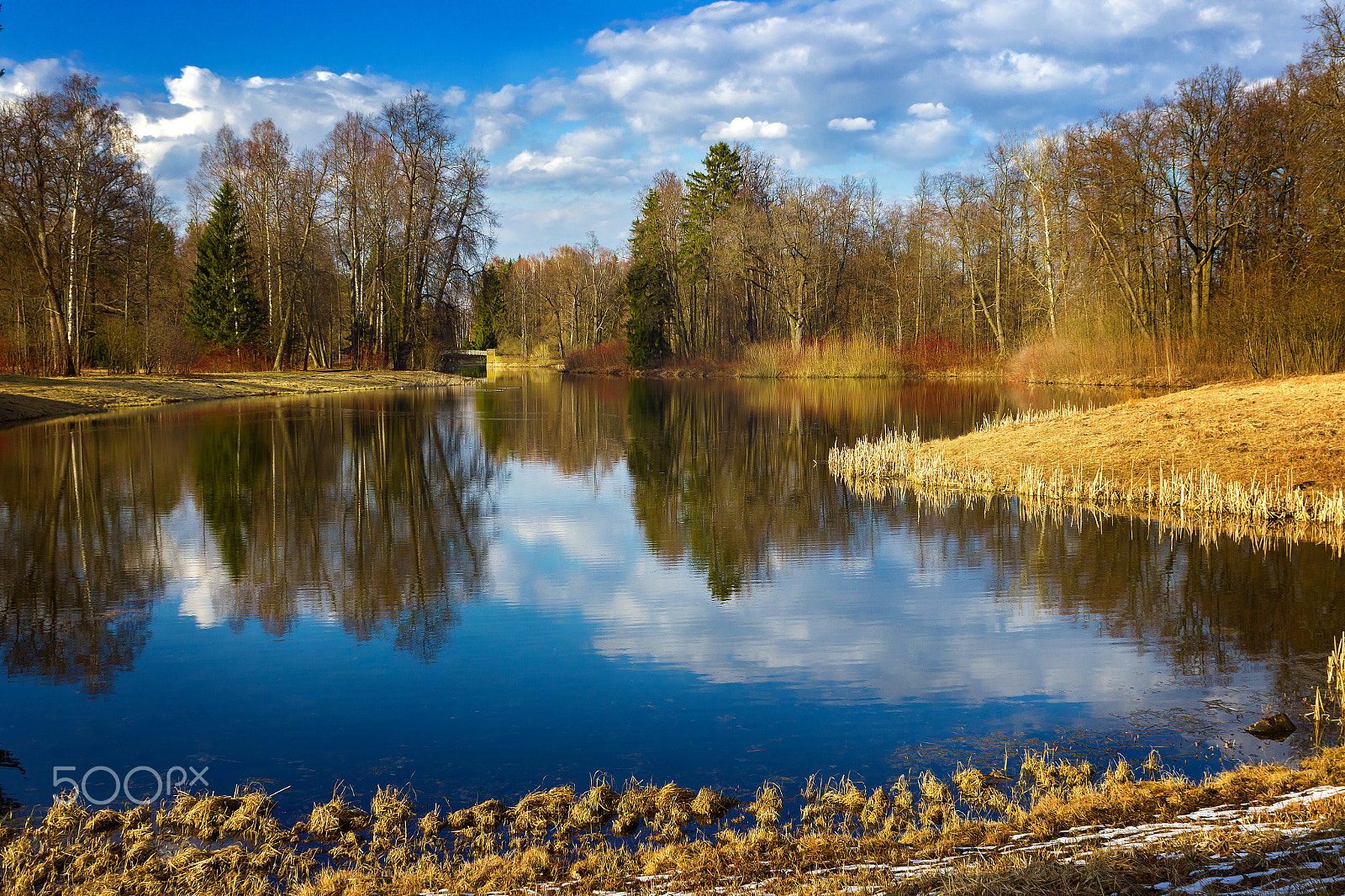 Canon EOS 600D (Rebel EOS T3i / EOS Kiss X5) + Canon EF 28mm F1.8 USM sample photo. Lake on the spring sunny day photography