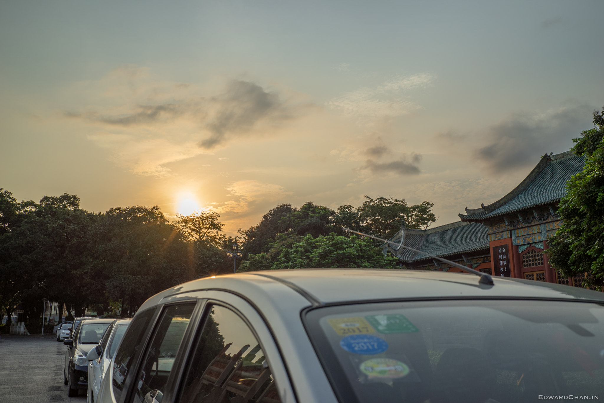 E 35mm F2 sample photo. Sunset on the street photography