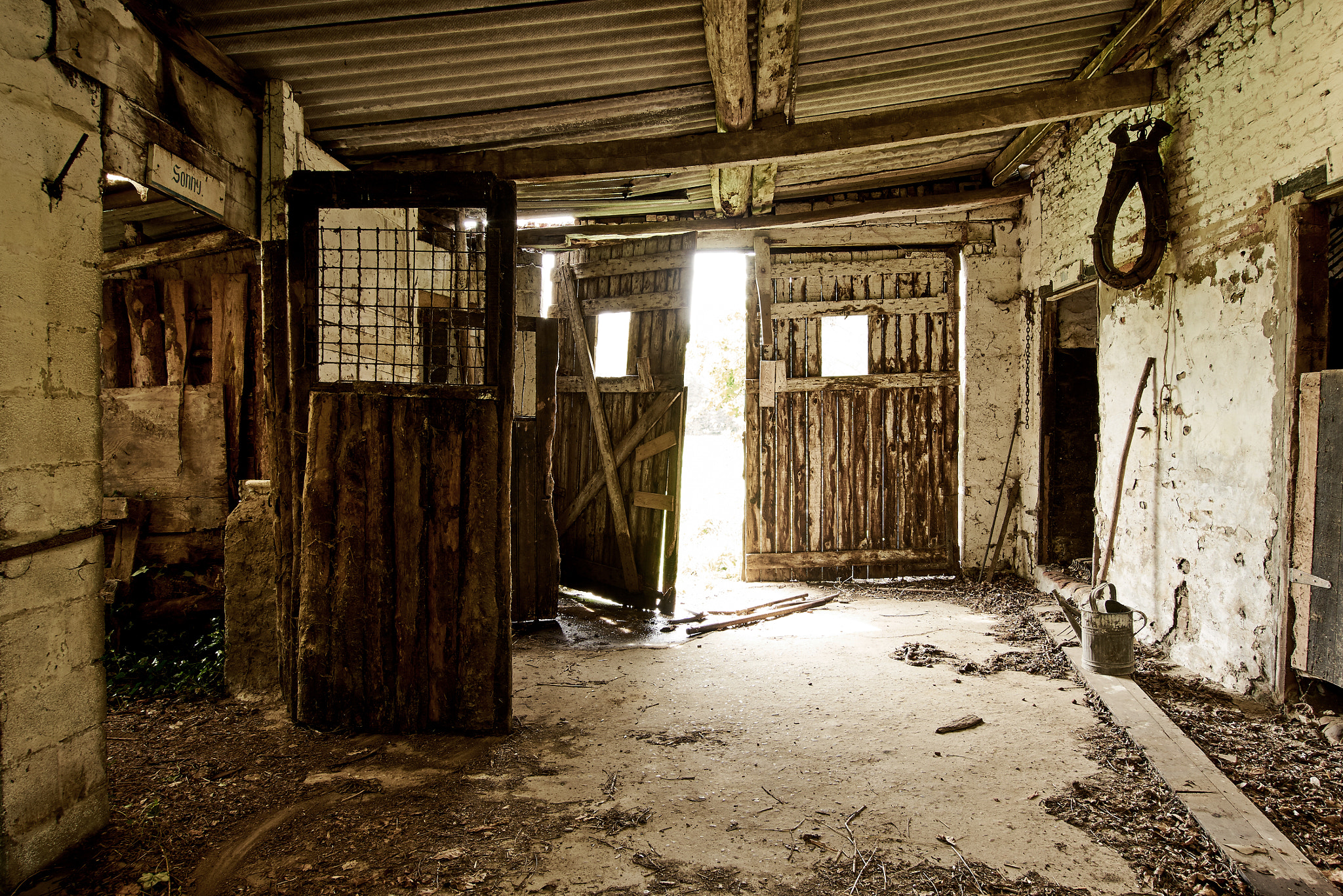 Sony ILCA-77M2 + 10-20mm F3.5 sample photo. The horse has left the barn photography