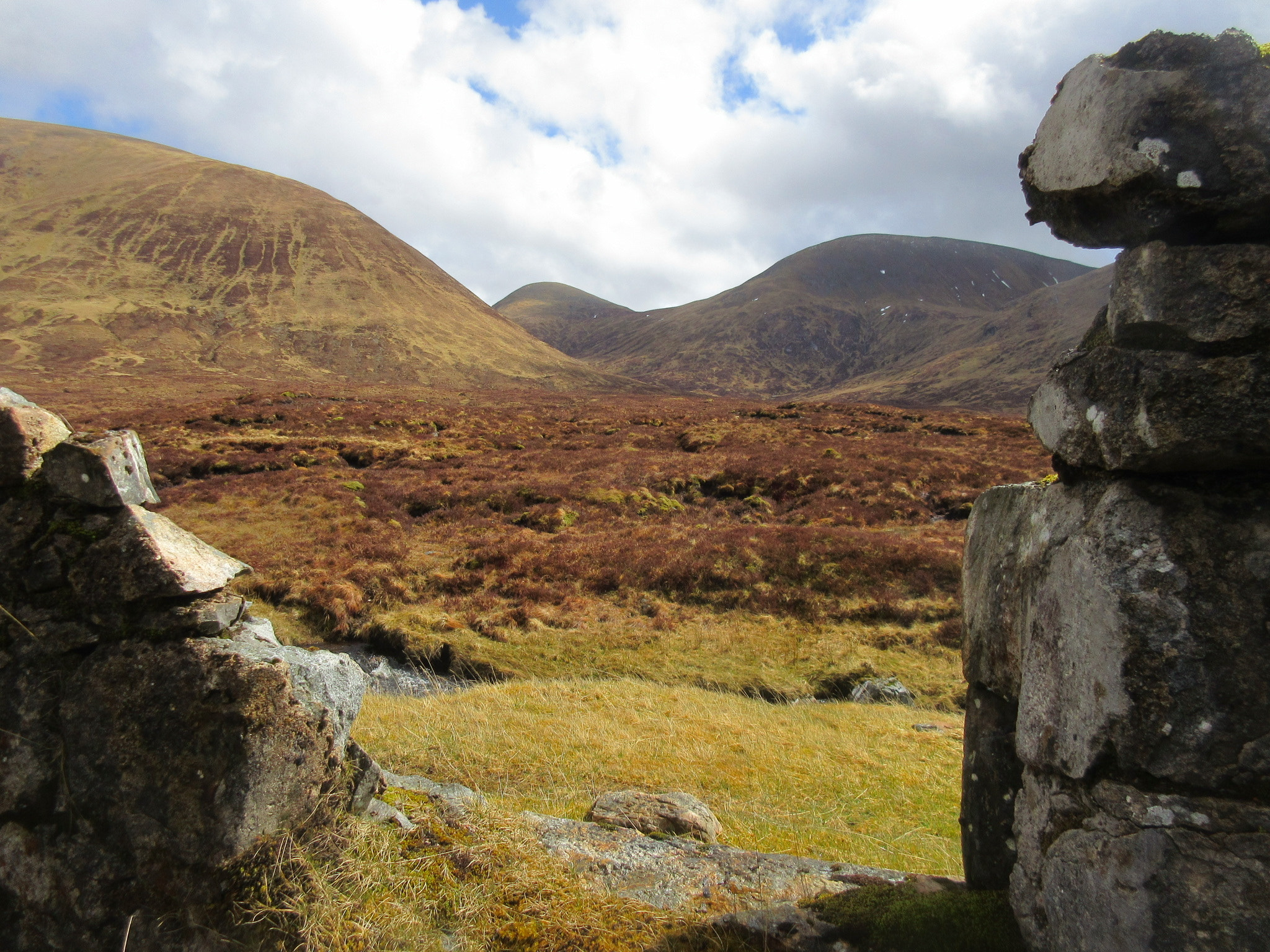 Canon PowerShot ELPH 340 HS (IXUS 265 HS / IXY 630) sample photo. Fedden ruins looking out to sron a choire ghairbh. photography