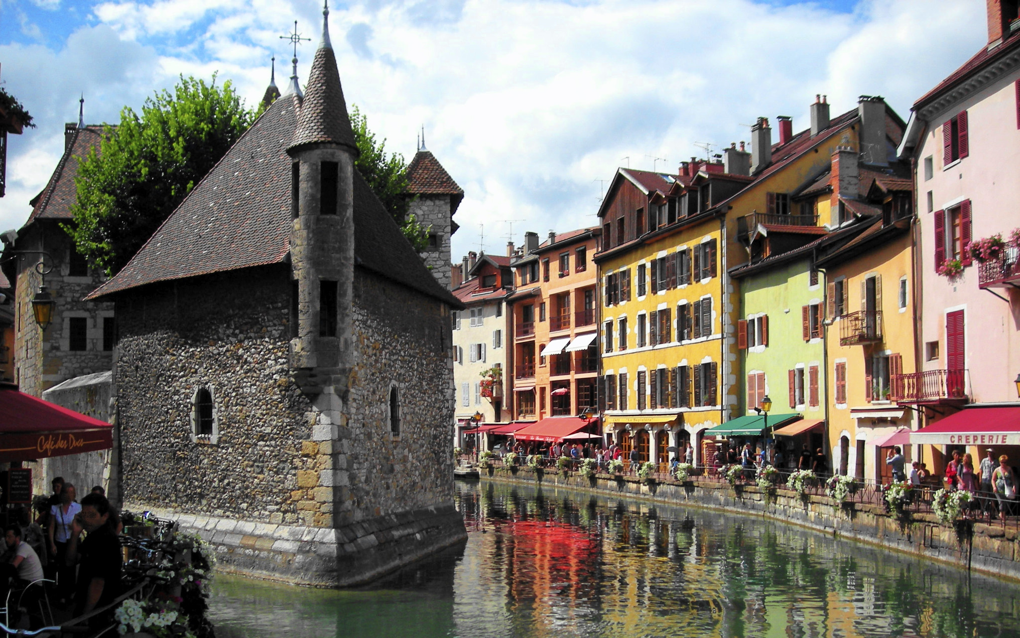 Nikon COOLPIX S510 sample photo. Palais de l'ile - annecy photography