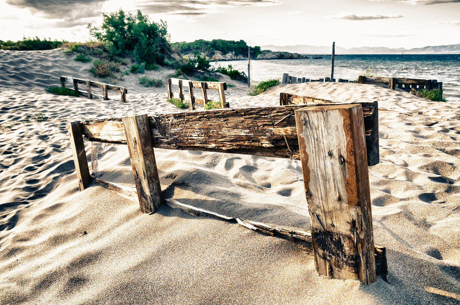 Sony DT 16-105mm F3.5-5.6 sample photo. Fence photography