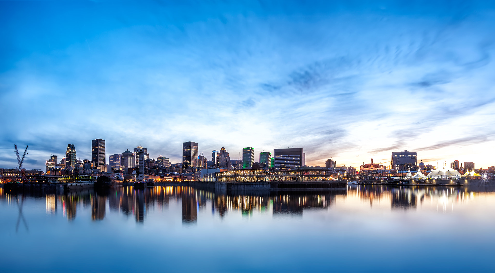 Canon EF 20-35mm f/2.8L sample photo. Montreal at night photography
