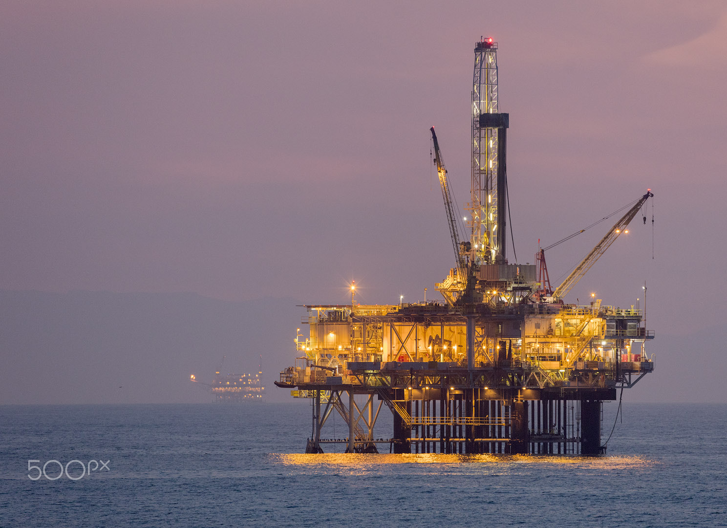 Canon EOS 5DS R + Canon EF 500mm F4L IS USM sample photo. Offshore platform at sunset photography