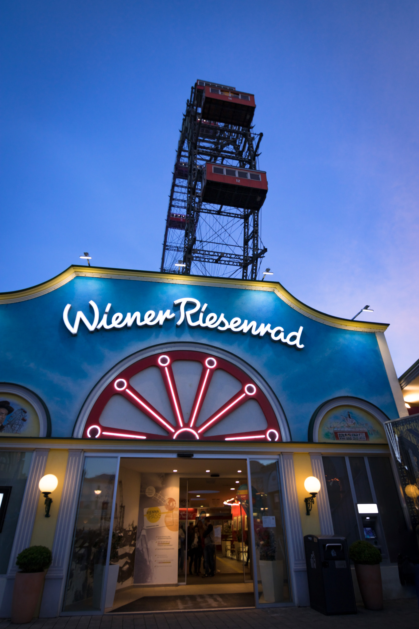 Canon EOS 750D (EOS Rebel T6i / EOS Kiss X8i) sample photo. Wiener riesenrad photography