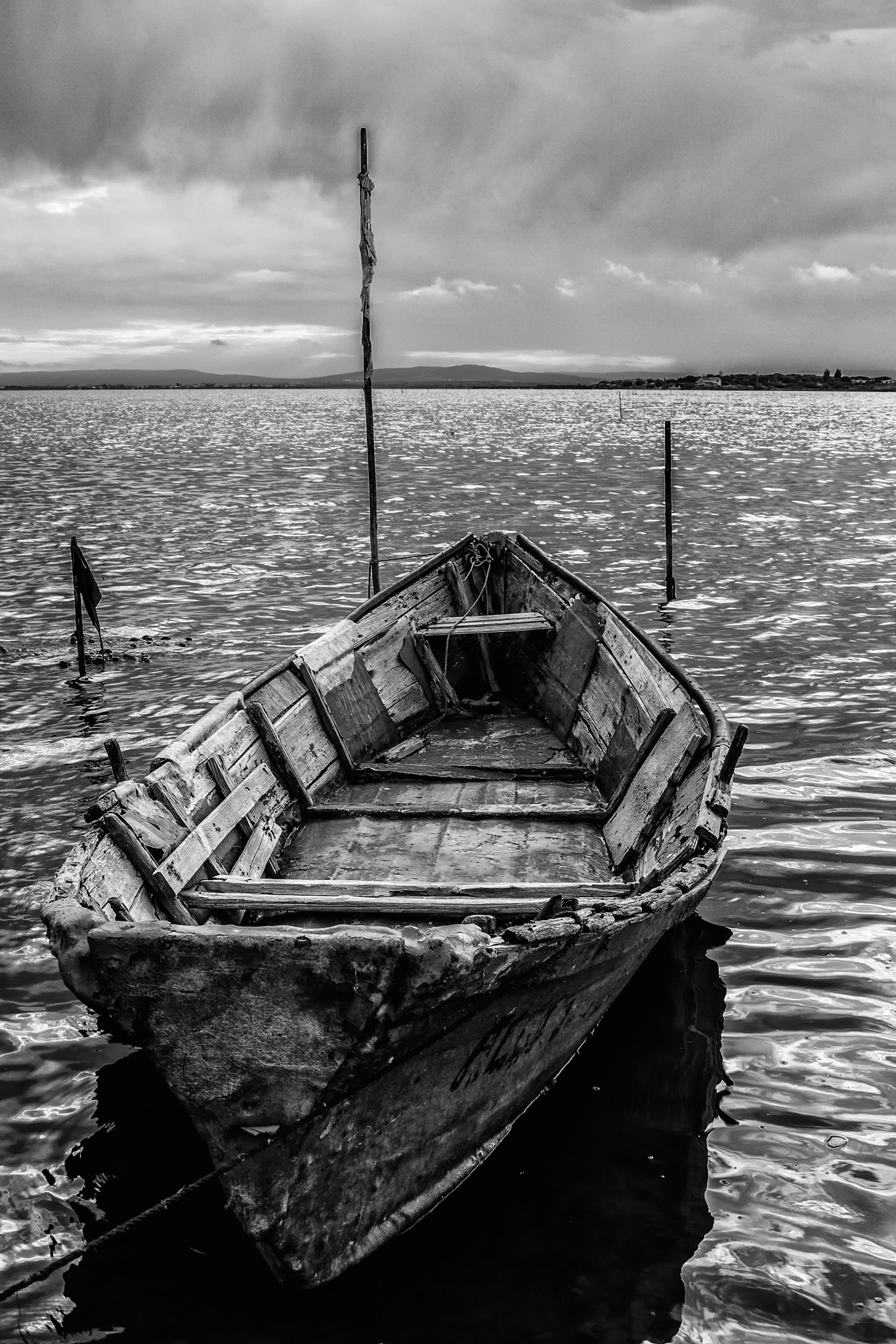 Canon EOS 750D (EOS Rebel T6i / EOS Kiss X8i) sample photo. Old boat photography