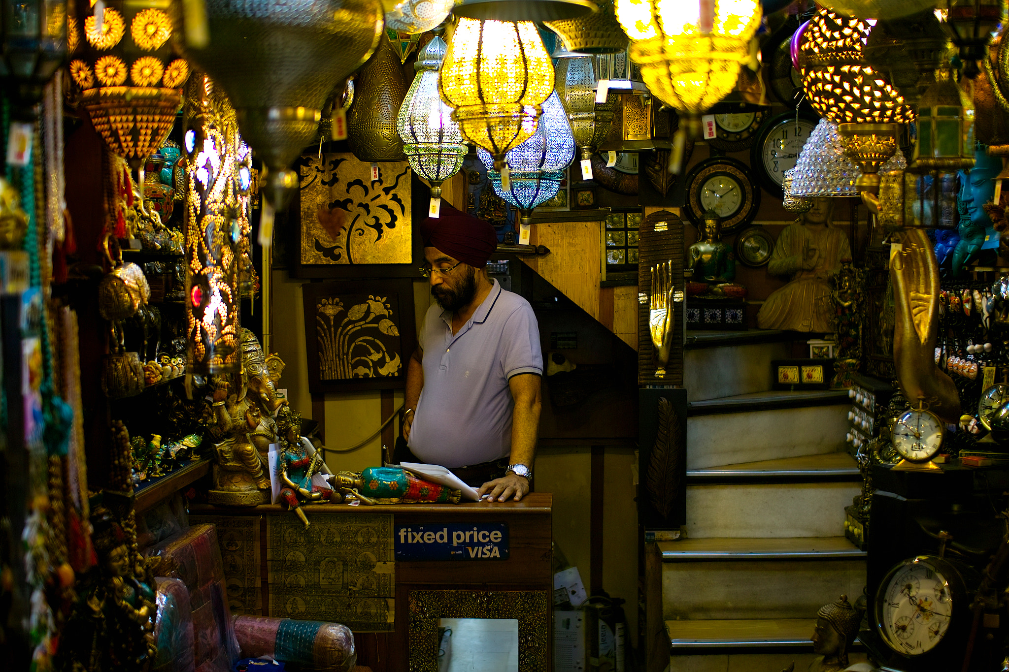 Sigma SD14 sample photo. Shopkeeper of glitters photography
