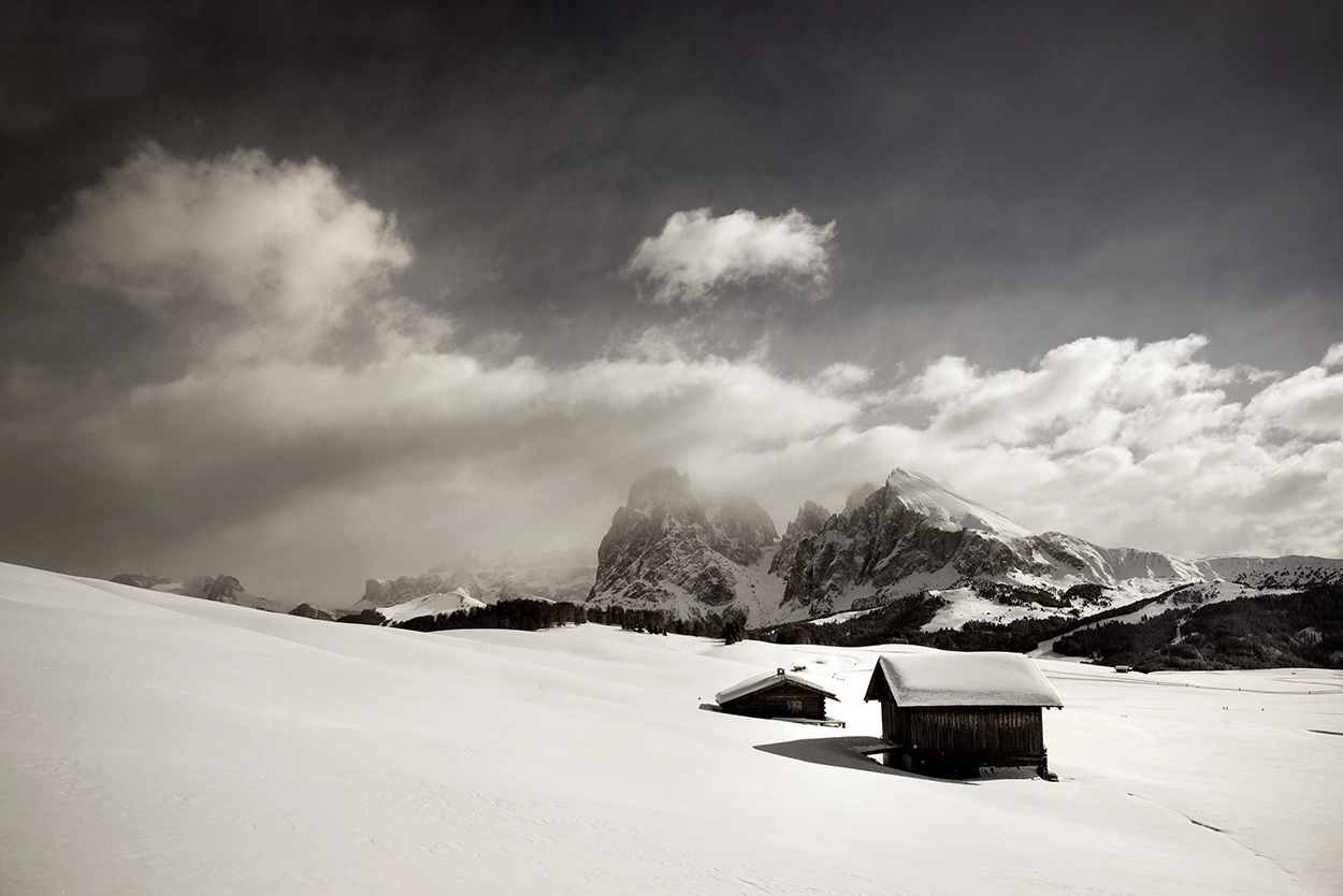 Sony Alpha DSLR-A850 sample photo. Saslonch, clouds and snow photography