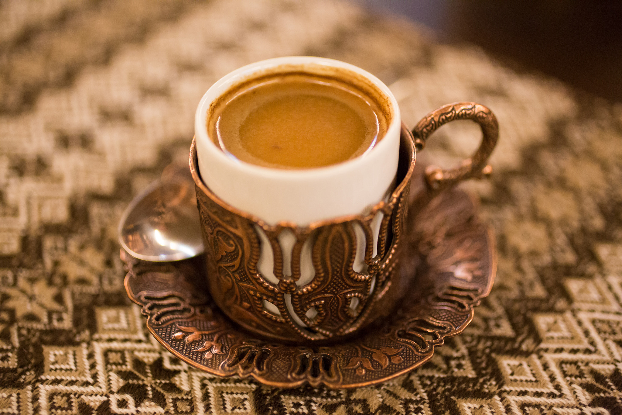 Canon EOS 6D + Canon EF 50mm F2.5 Macro sample photo. чорна кава з молоком photography