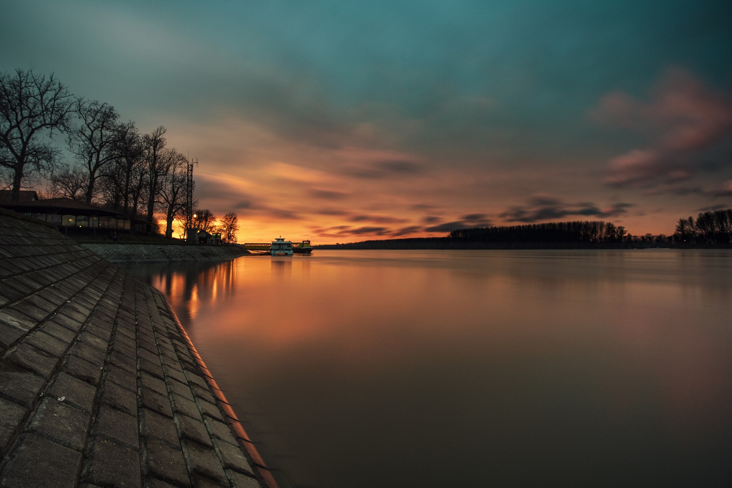 Sony a7R II + Canon EF 17-40mm F4L USM sample photo. Danube photography