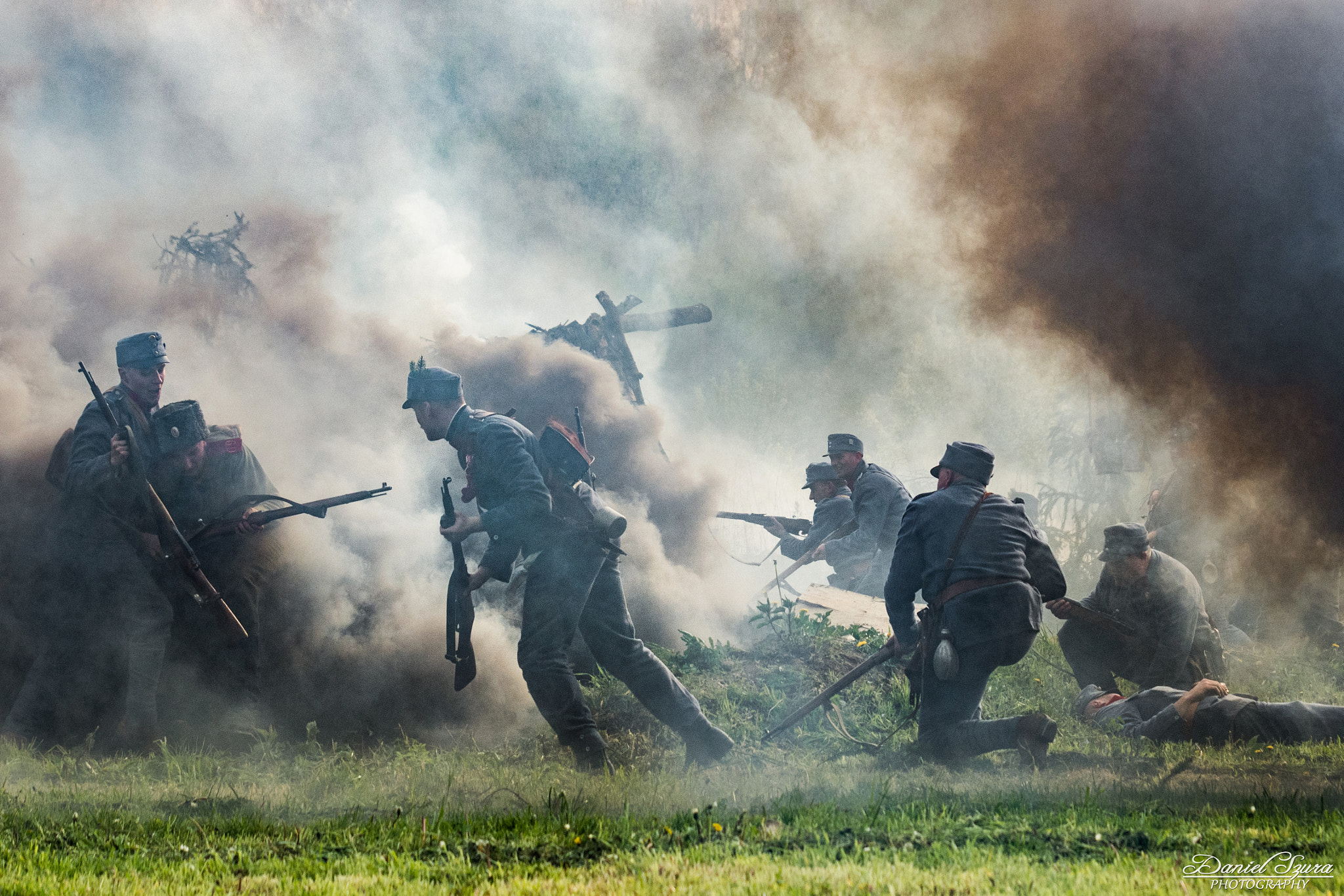 Sigma 70-300mm F4-5.6 DG Macro sample photo. War photography