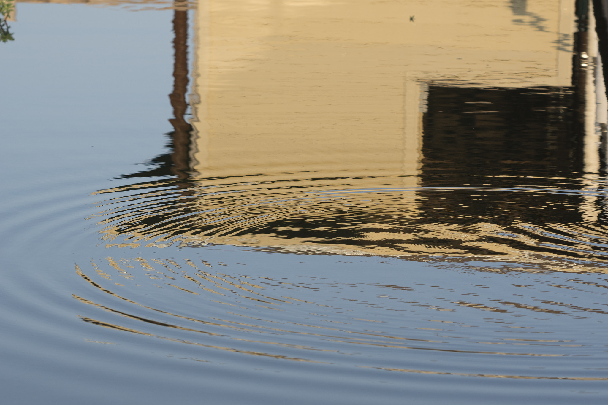 Sony ILCA-77M2 + Minolta/Sony AF 70-200mm F2.8 G sample photo. Boathouse reflection photography