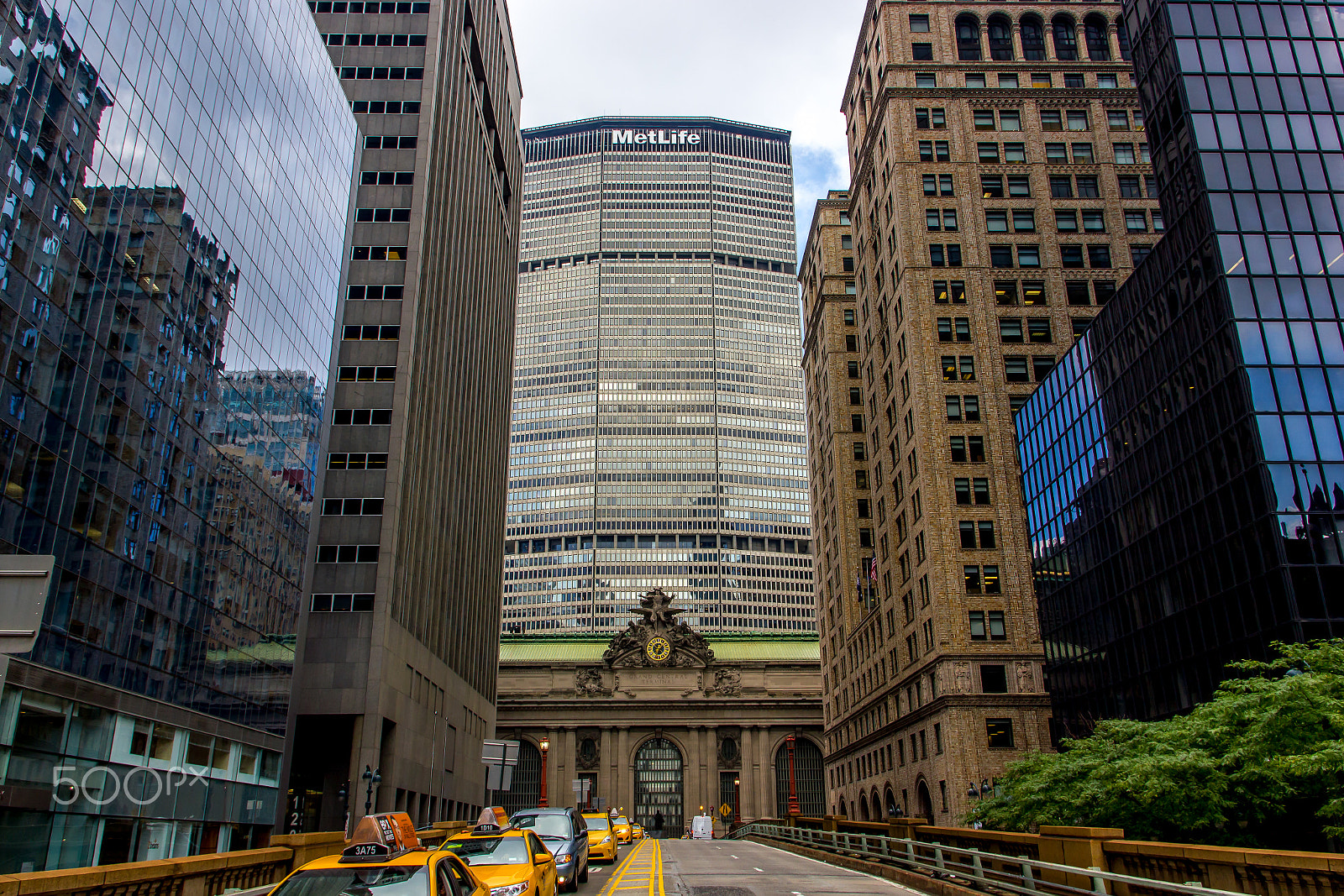 Sigma 17-70mm F2.8-4 DC Macro OS HSM sample photo. Grand central station, new york city photography