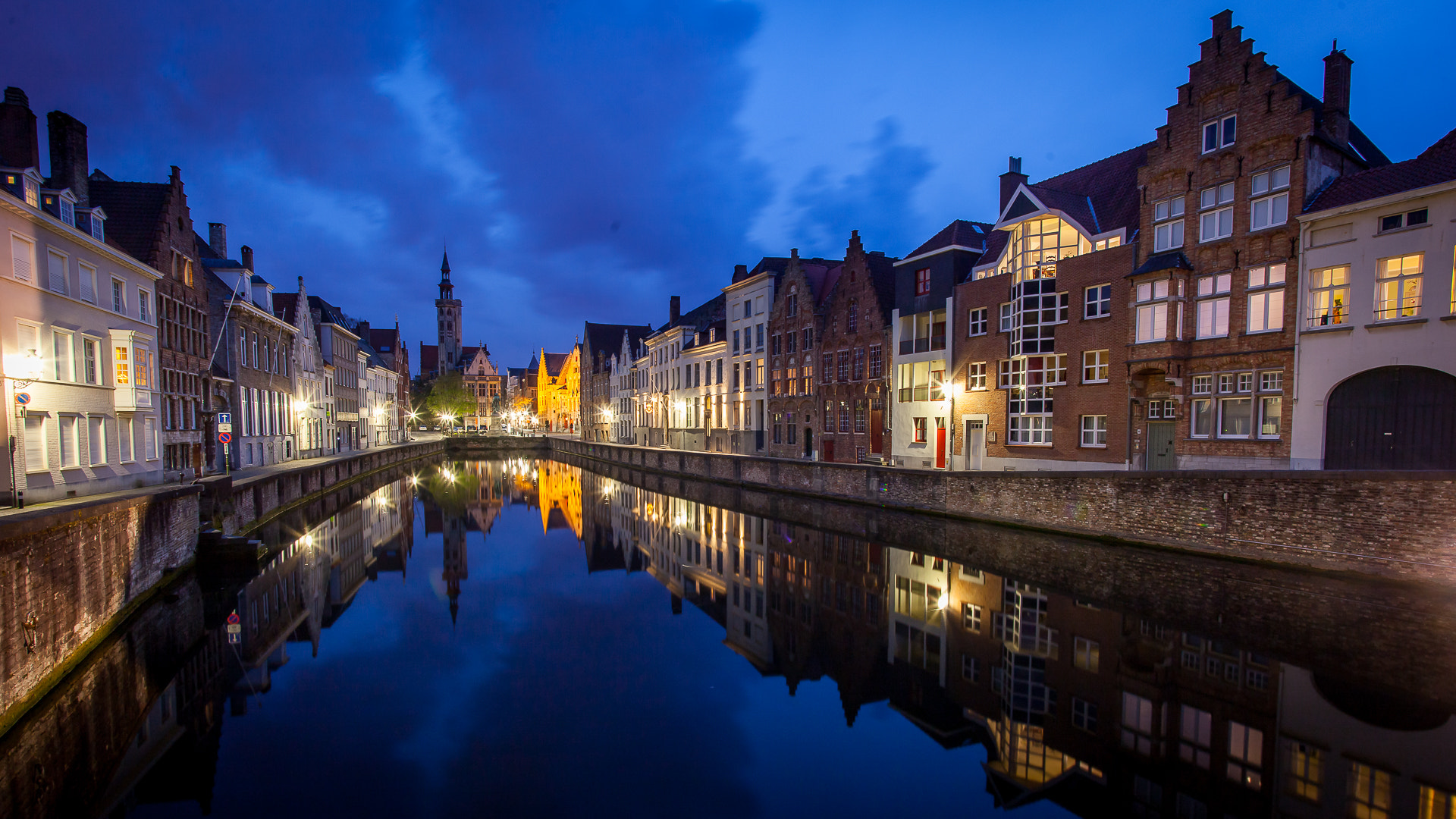 Sigma 17-35mm f/2.8-4 EX DG Aspherical HSM sample photo. Brugge harbor photography