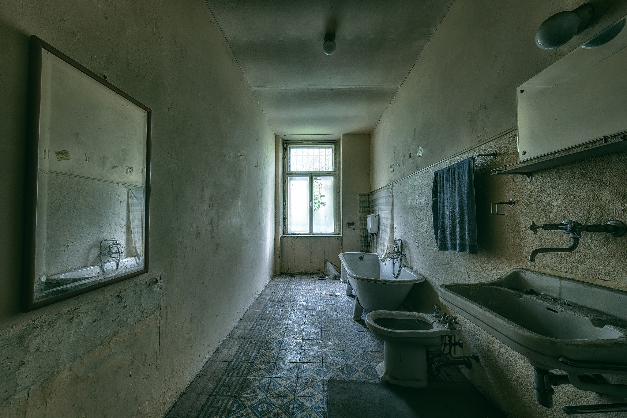 Sigma 8-16mm F4.5-5.6 DC HSM sample photo. Mirage photography