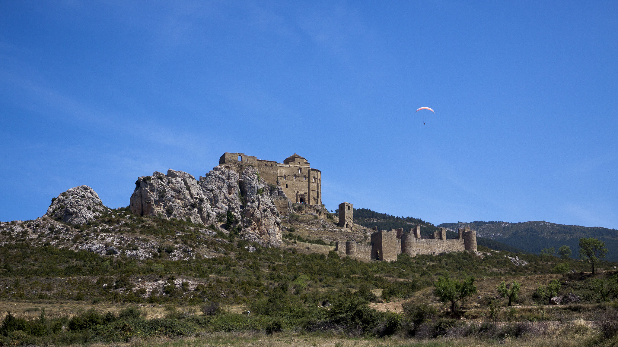 Canon EOS 50D + Canon EF 16-35mm F4L IS USM sample photo. Castillo de loarre mg photography