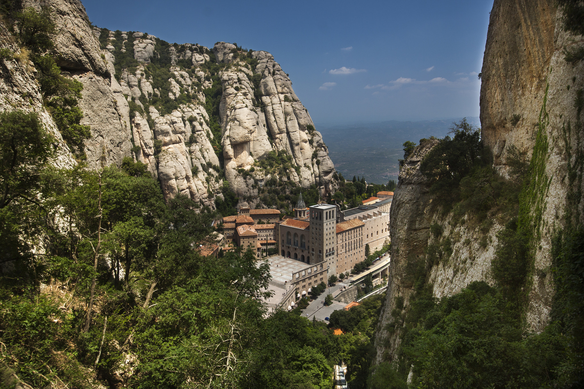 Canon EOS 50D + Canon EF 16-35mm F4L IS USM sample photo. Monistrol de monserrat mg photography