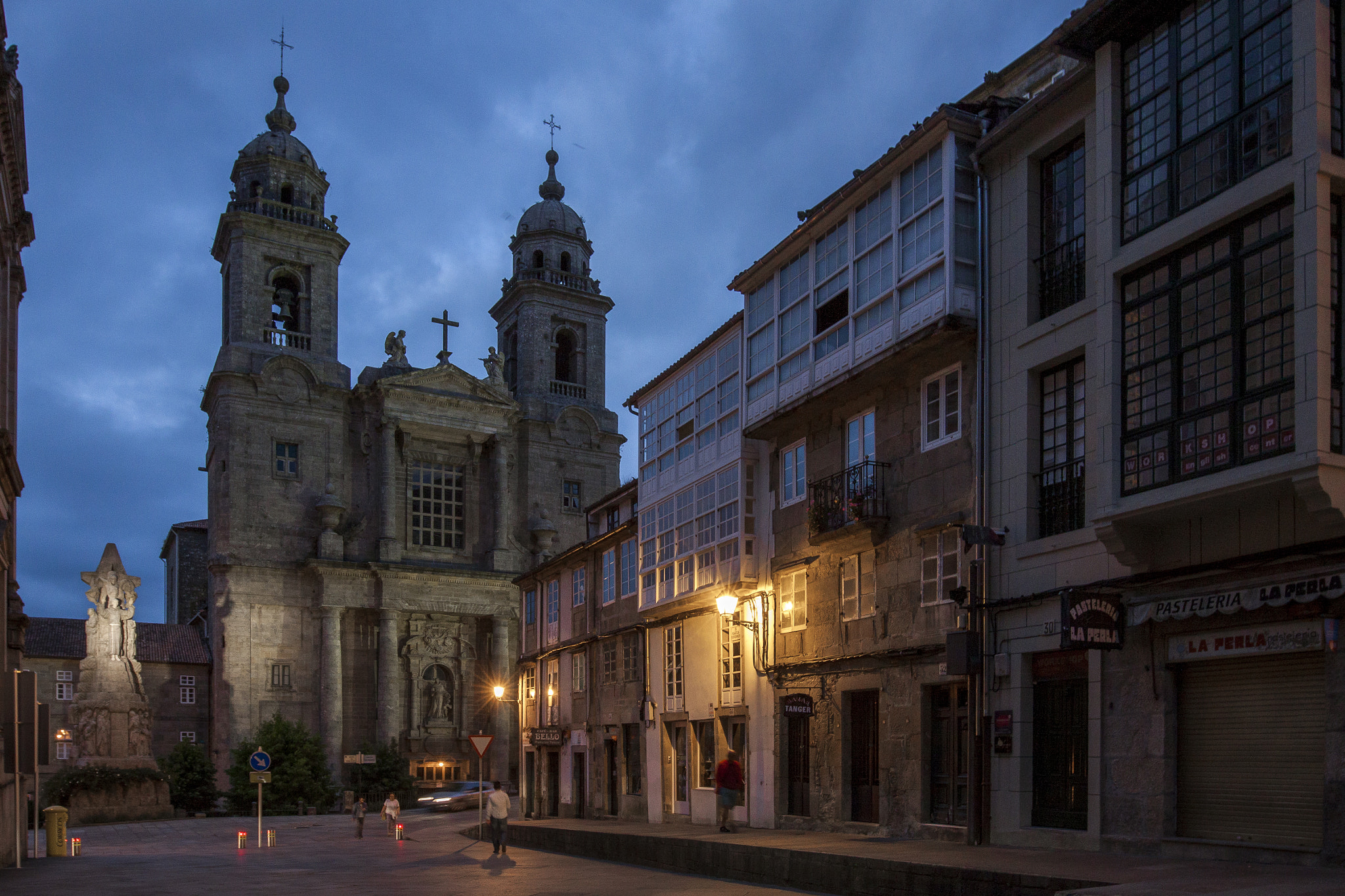 Canon EOS 50D + Canon EF 16-35mm F4L IS USM sample photo. Santiago de compostela mg photography